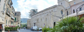 Tropea_Largo_Duomo_und_Cattedrale-800×445